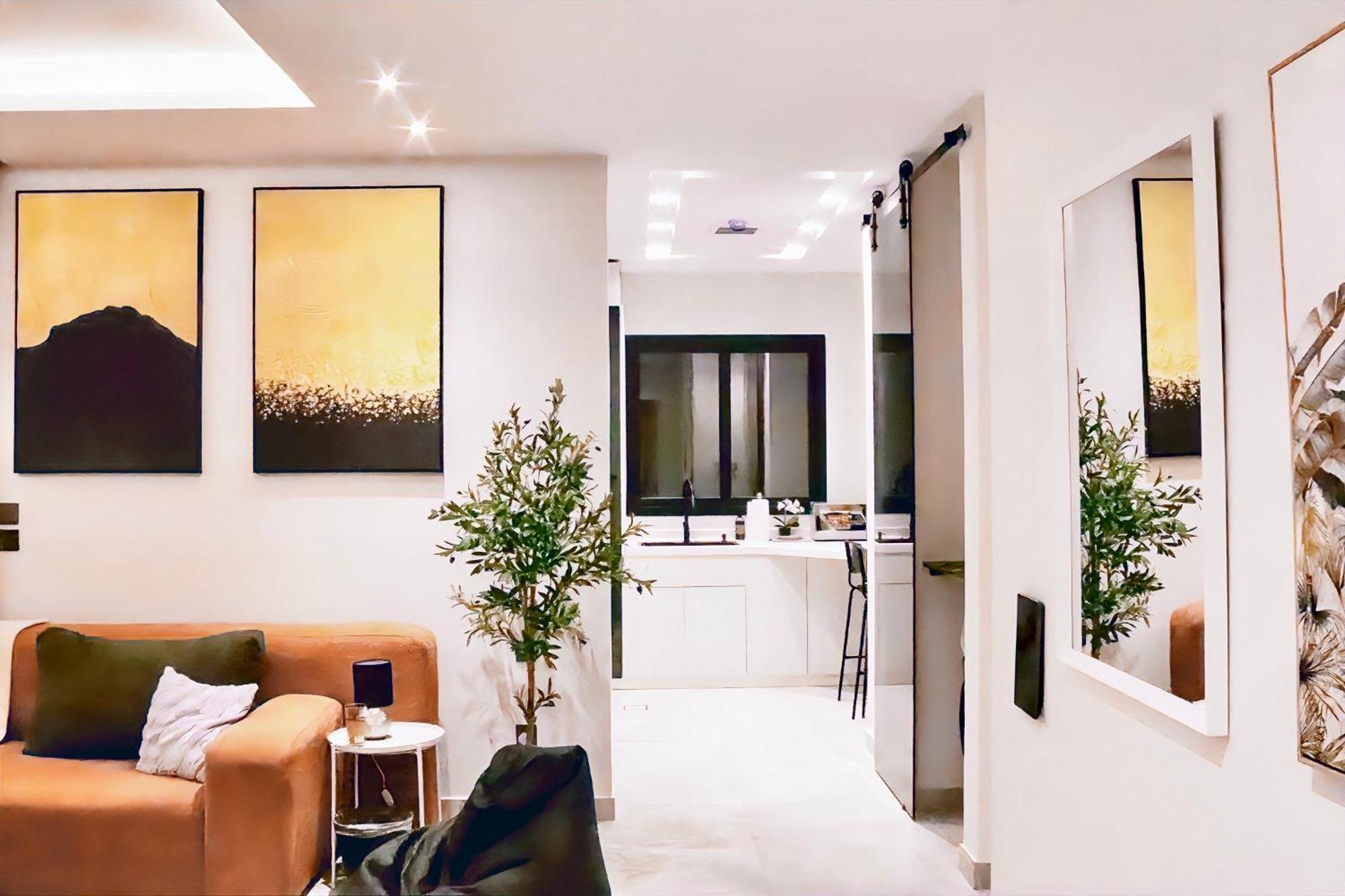 New & Contemporary 2br Near Attractions In Apartment